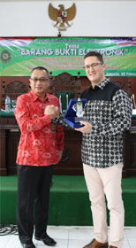 Focus Group Discussion (FGD) Oleh Mr. Peter Halpern